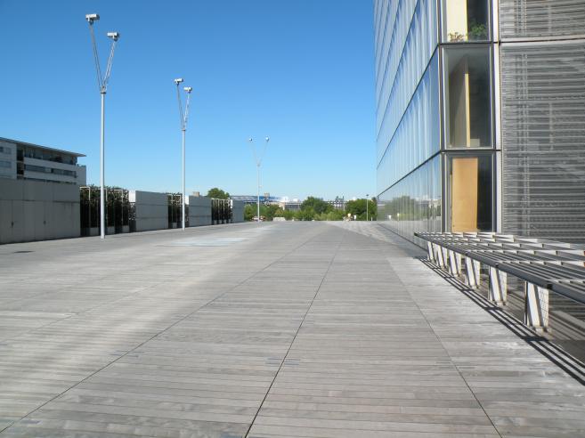  bibliothèque François Mitterrand, esplanade en bois exotique